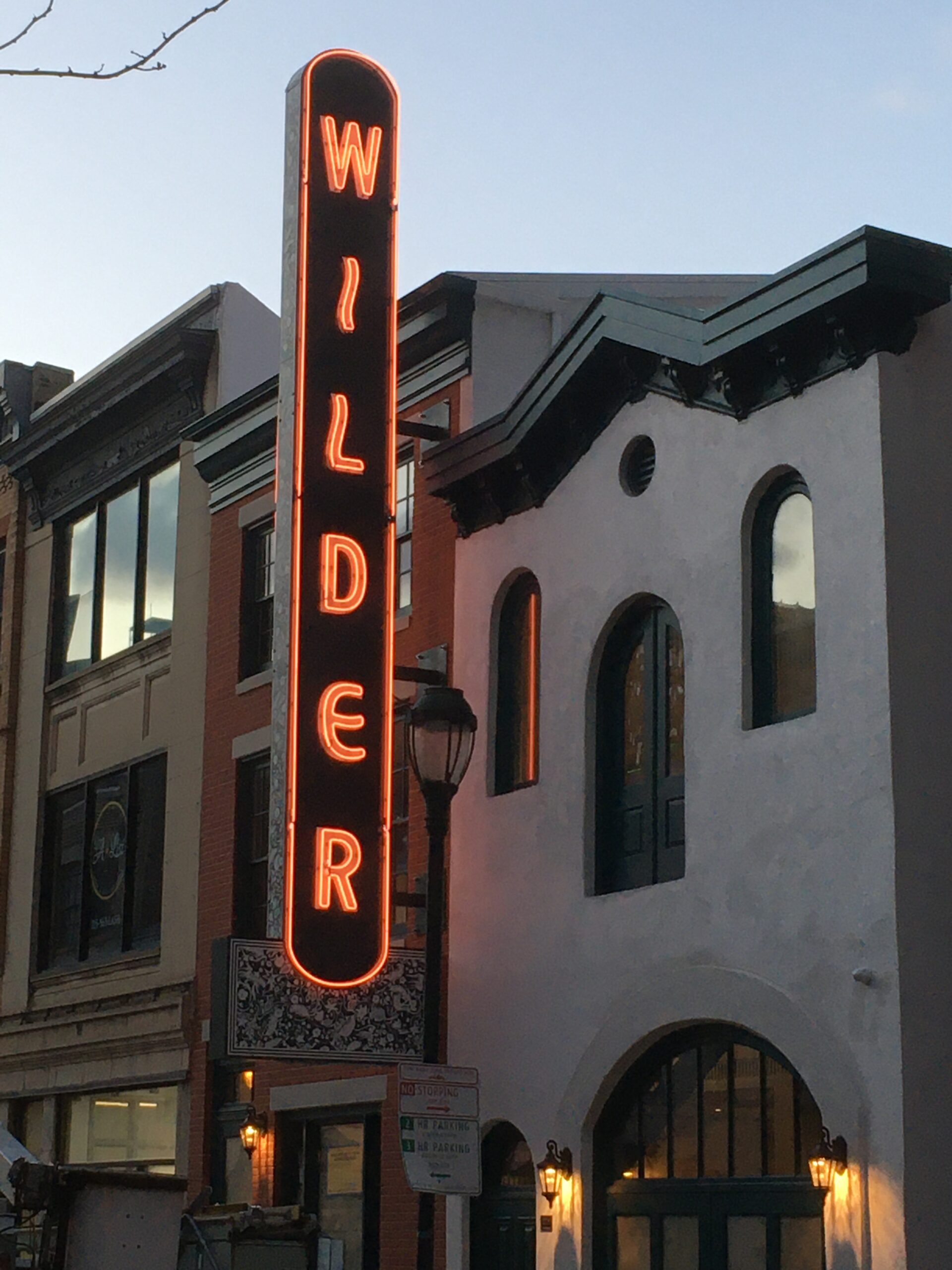 neon large outdoor restaurant sign